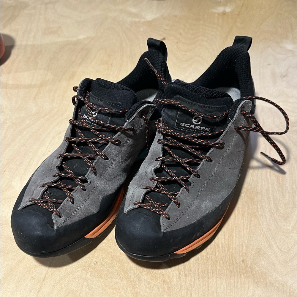 Scarpa Mescalito Approach Shoes, size 9.5 Women